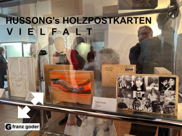 ausstellung_dalhausen_5vor12_vernissage20250928_08_holzpostkarten_vielfalt_foto_franz_goder