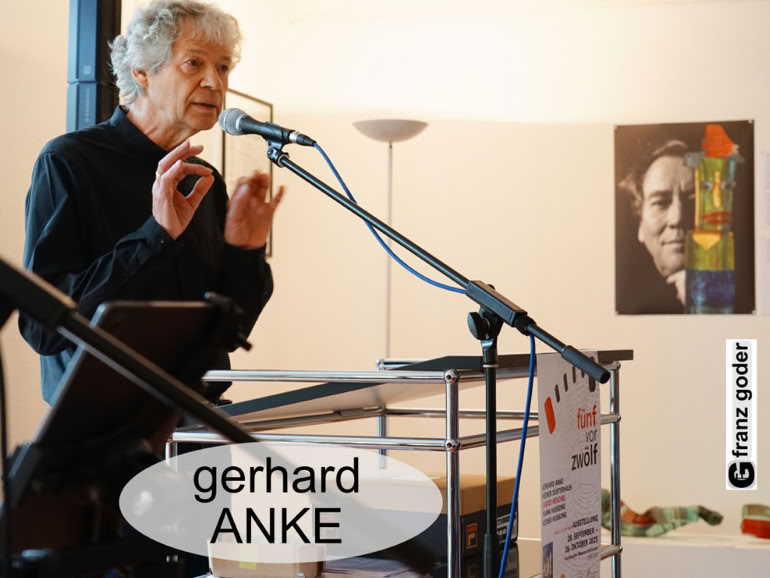 ausstellung_dalhausen_5vor12_vernissage20250928_20_gerhard_anke_erklaert_die_zeit_foto_franz_goder