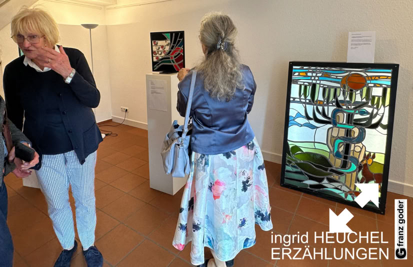 ausstellung_dalhausen_5vor12_vernissage20250928_19_glaskunst_ingrid_heuchel_erzaehlungen_foto_franz_goder