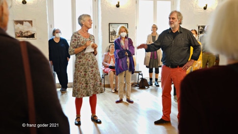 ausstellung wolfgang brenner - die fluechtigkeit der gegenwart - burg dringenberg rittersaal - einfuehrung vera jeserich - foto franz goder
